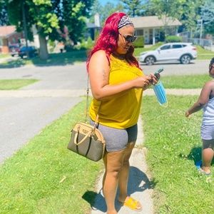 Meet your Posher, Dinah